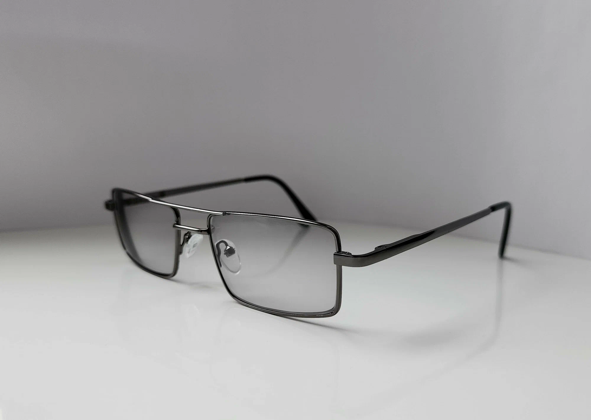 Готовые очки для зрения с фотохромными линзами "хамелеоны"/мужские/очки для дали/для чтения/стекло/ корригирующие, РЦ 62-64 мм, диоптрии +4